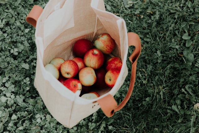 reusable grocery bags with apples