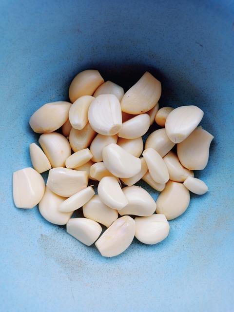 fresh peeled garlic for meal prep